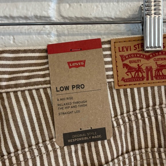 NWT Levi’s low pro jeans in neutral stripe - Picture 2 of 4